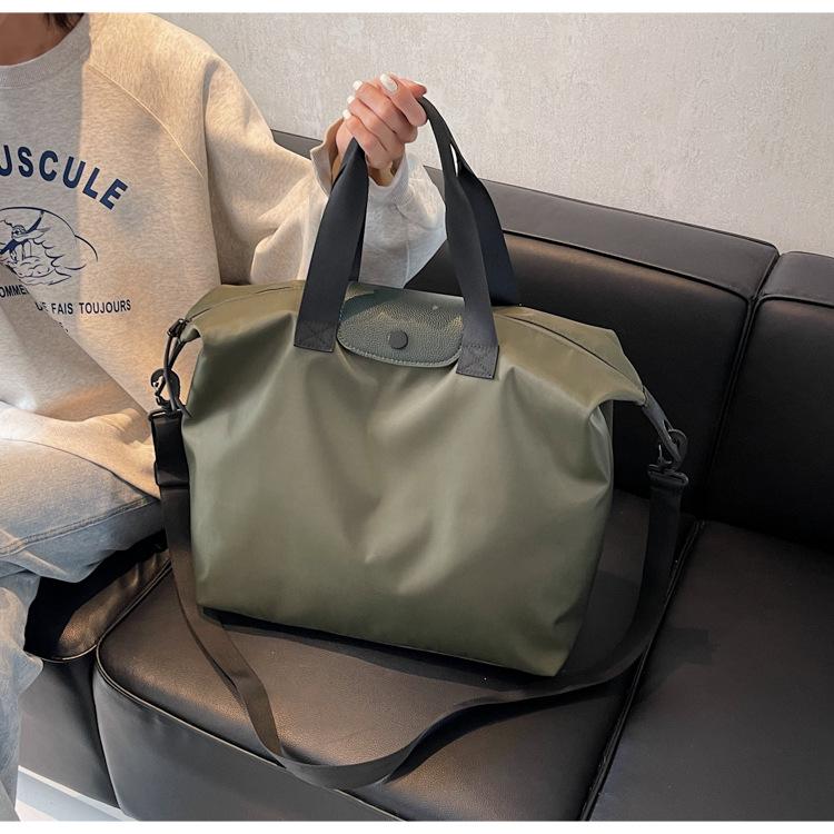 

Женская сумка-тоут в городском стиле большой вместимости для спортзала, путешествий и повседневного использования с застежкой-молнией и несколькими отделениями зелёный