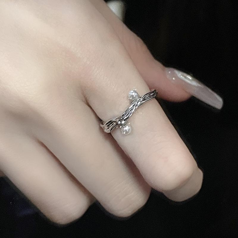 Niche Design Sense Irregular French Fold Fold Cold Wind Personality Dark Opening Ring Female