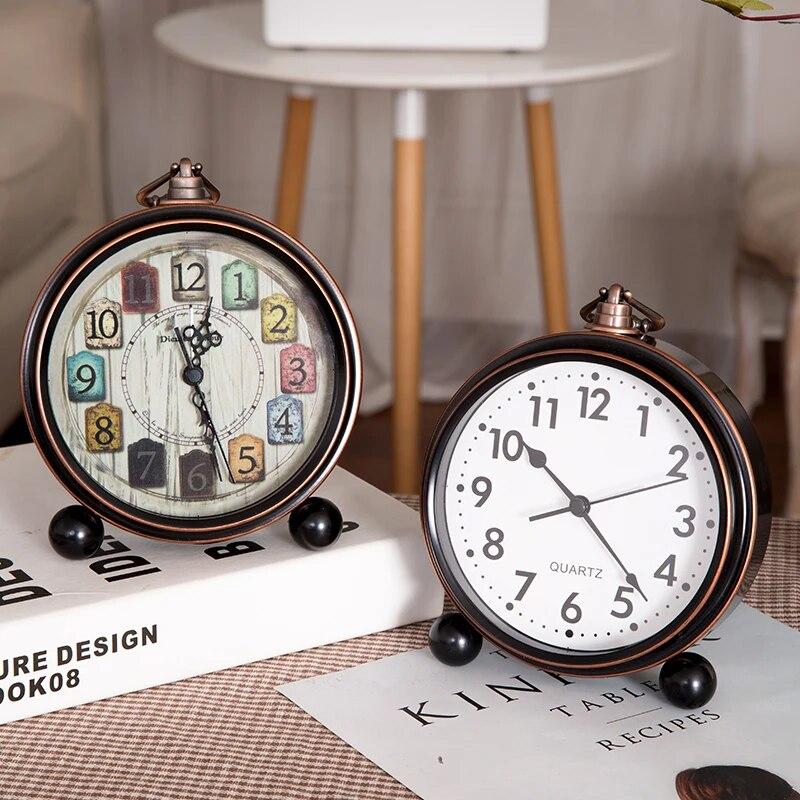 European Style Metal Retro Clock, American Style Creative Electronic Alarm Clock, Student Personality Simple and Silent Pointer
