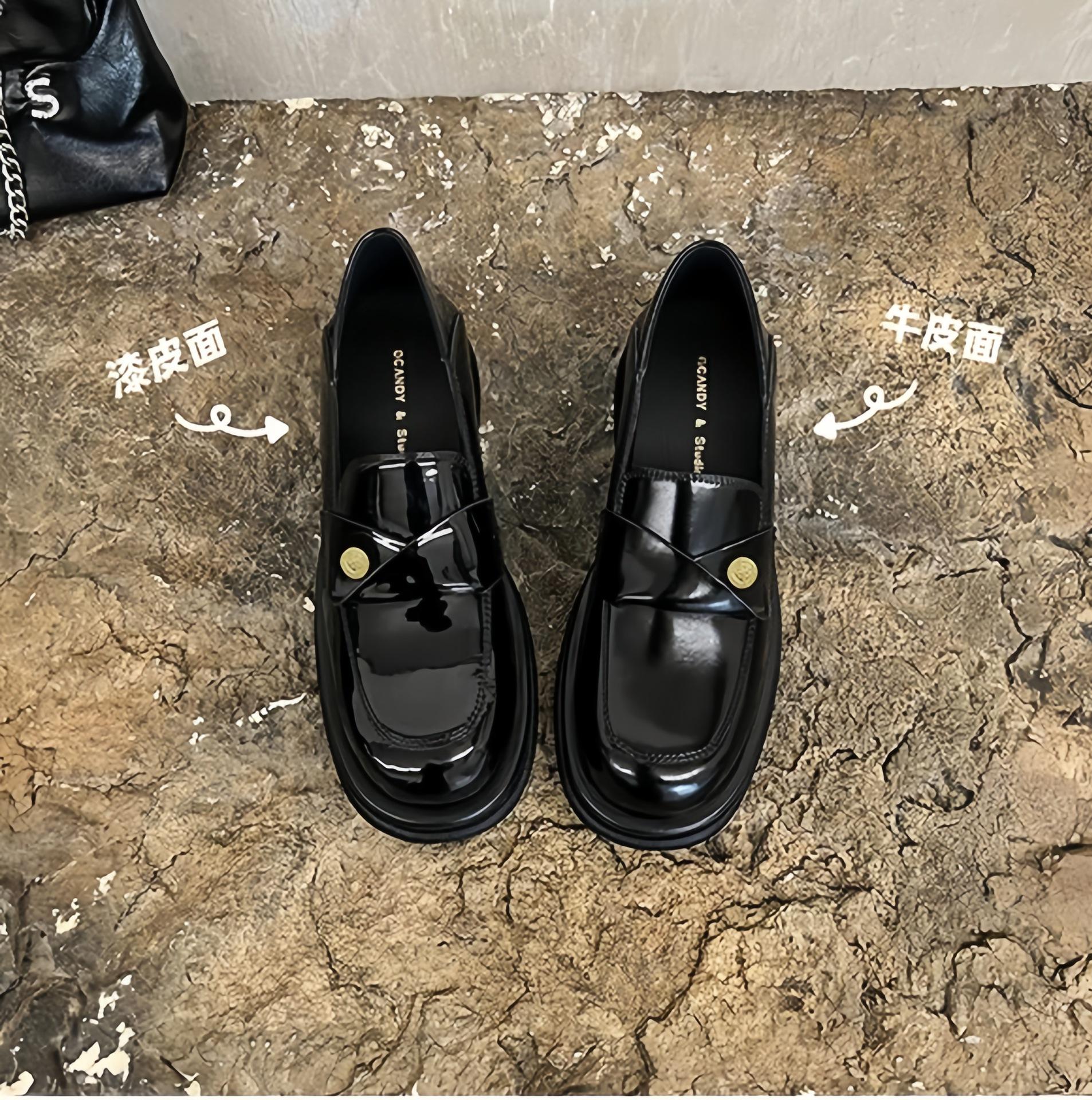 Версия из коровьей кожи Внутри и снаружи натуральная кожа лоферы с золотой монетой женские новые весенние ленивые на толстом каблуке черные маленькие кожаные туфли 35 6553₽