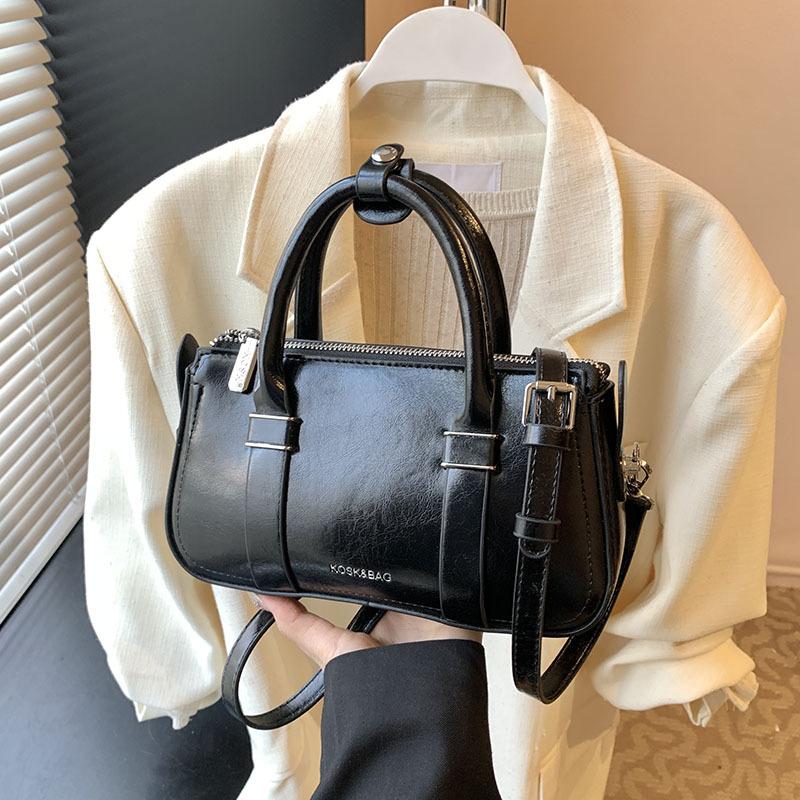 Korean Version of Fashion Portable Pillow Bag Women's 2025 Spring and Summer New Simple Versatile Shoulder Bag Niche Temperament Messenger Bag