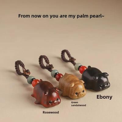 Ebenhouten Varken Sleutelhanger Hanger: Sterrenbeeld Charm voor Mannen & Vrouwen – Klein Accessoire voor Telefoons & Auto's.