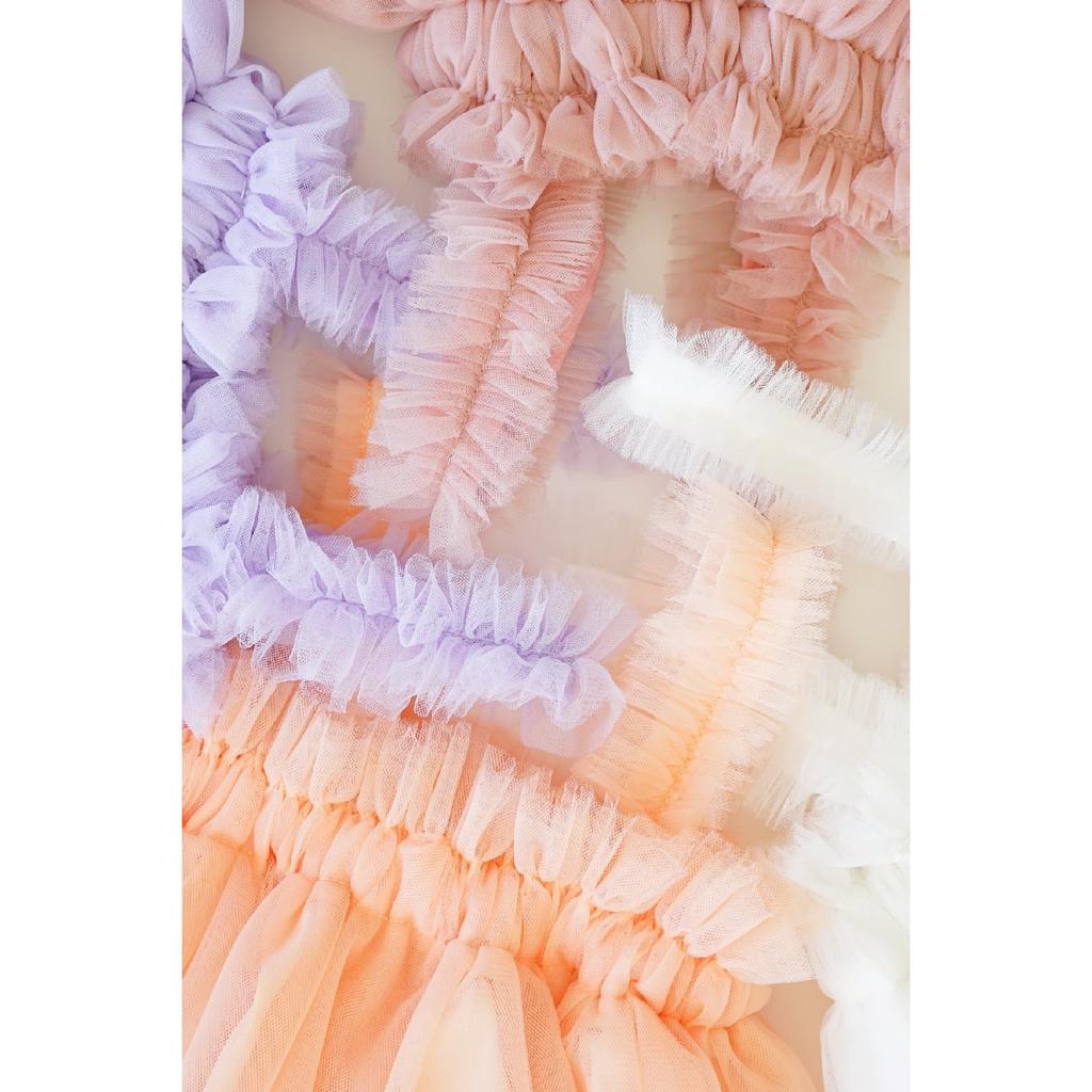 Chlapečkové saténové šaty z plutizovaného tylu se saténovou podšívkou a nastavitelným popruhem (ecru)