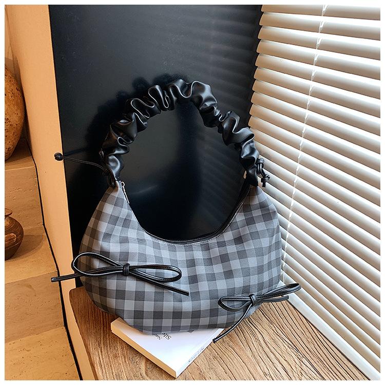 

Клетчатая сумка женская большой вместимости новая летняя универсальная нишевая плиссированная на плечо мессенджер сумка-пельмень чёрный