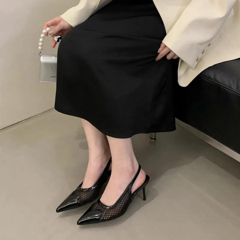 Sommer Neue Mode Herzförmige Spitze Zehen Hohe Absätze Nach Leerem Netz Baotou Sandalen Damen Party Pumps