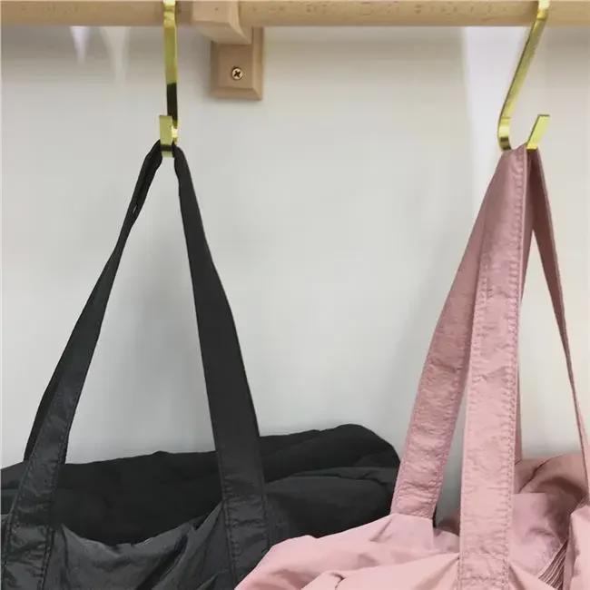 Lehká nylonová cestovní taška přes rameno na krátké vzdálenosti: Velkokapacitní sportovní taška pro volný čas