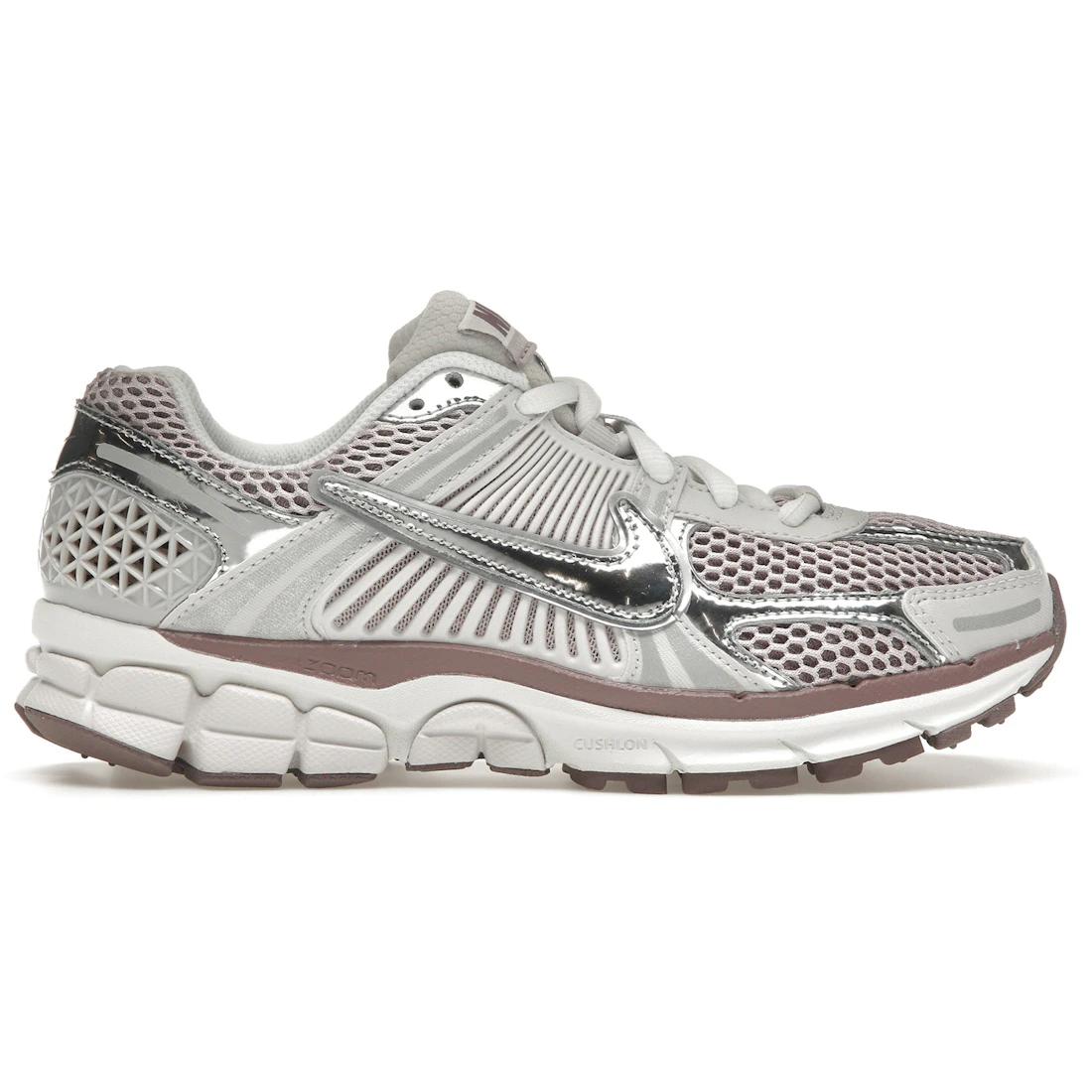 

Sneaker Nike Zoom Vomero 5 Metallic Silver Platinum Violet (Women s)(HV6417-001) 36