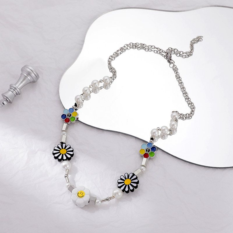 

Fashion Anti-war Smiley Face SUNFLOWER Pearl Stitching Necklace Men and Women Ins Tide Hip Hop Niche Style Daisy Chain Accessories Hip Hop Sunflower Necklace (60cm)