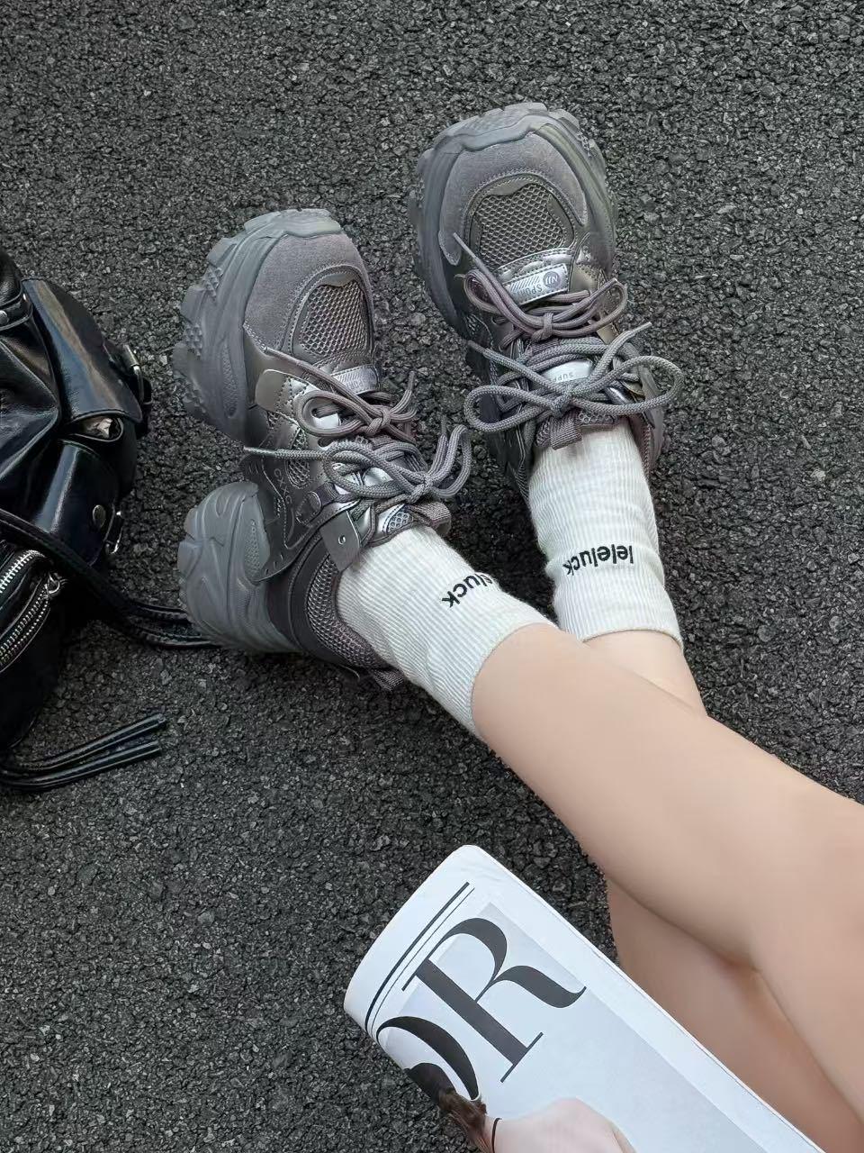 

Женские массивные осенние кроссовки 2025: Стильная спортивная обувь в европейском стиле, увеличивающая рост 38