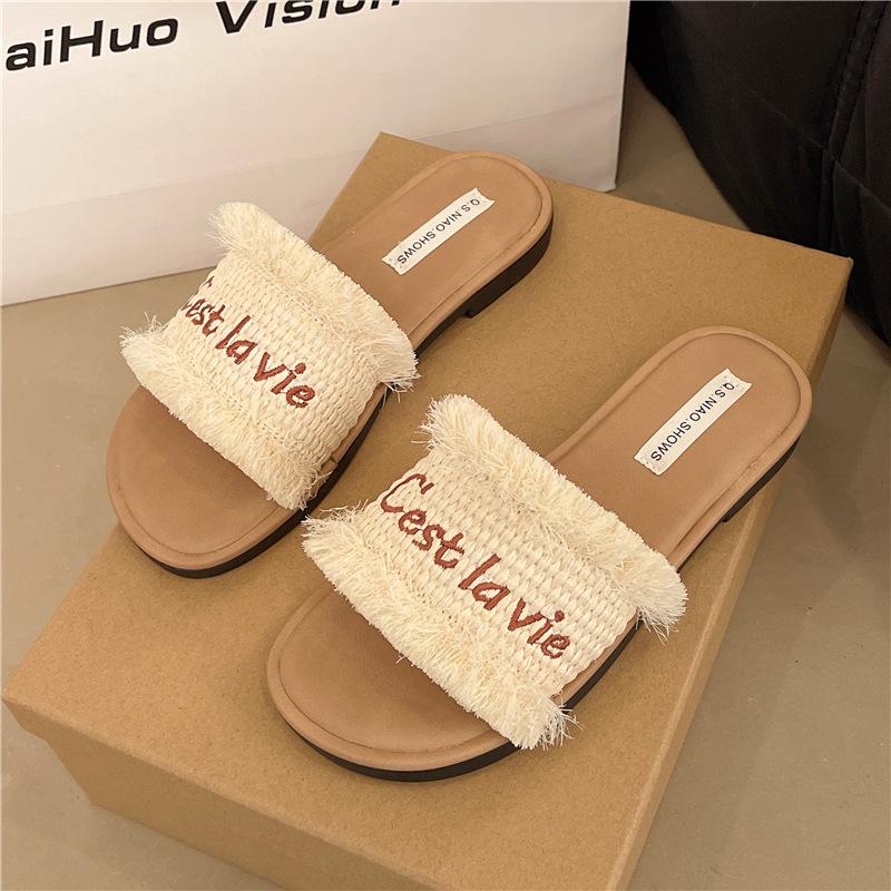Flat-bottomed cool slippers for women's summer wear, new with skirts, beautiful soft-bottomed beach slips