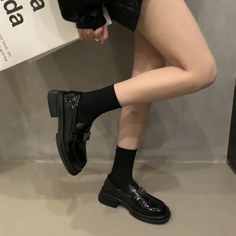 Schwarze dicke Schuhe Slipper Damen Frühling Retro Einzelne Schuhe vielseitig dicker Absatz JK Uniformschuhe klassischer britischer Stil kleine Lederschuhe