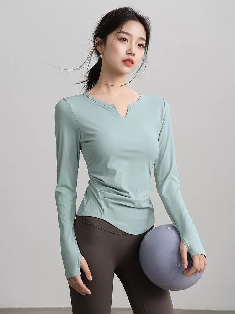 Women's Plus Size Quick-Dry Long Sleeve Sportswear for Running, Yoga, and Pilates.
