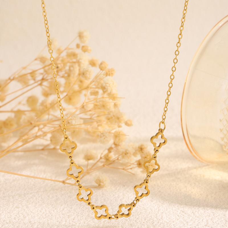 New Fashion Stainless Steel Necklace Hollow Four-leaf Flower Pendant Necklace Women's Simple Sand Gold Necklace Jewelry