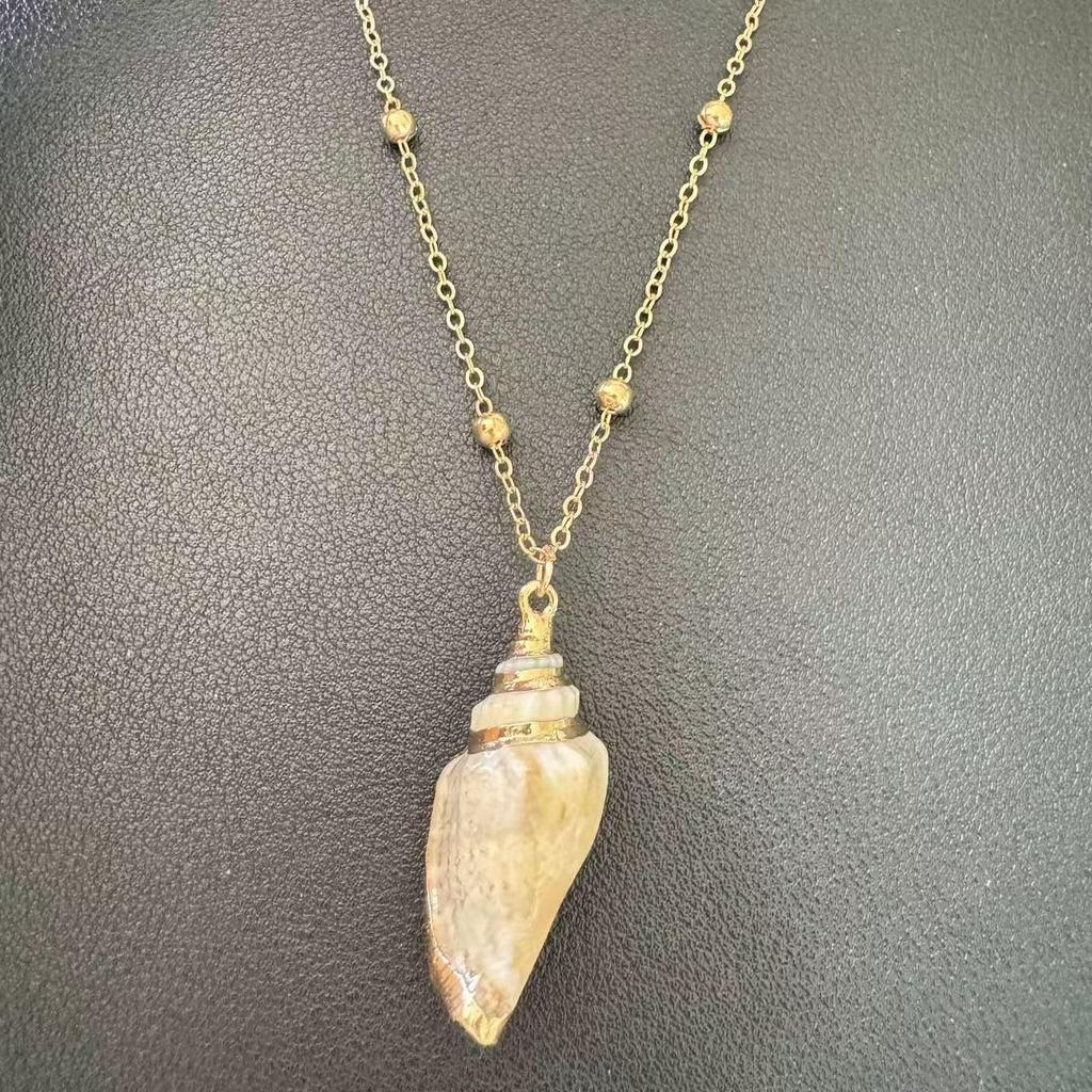 Gold-Edged Seashell Conch Pendant Necklace - Natural Beach Vintage Women's Jewelry