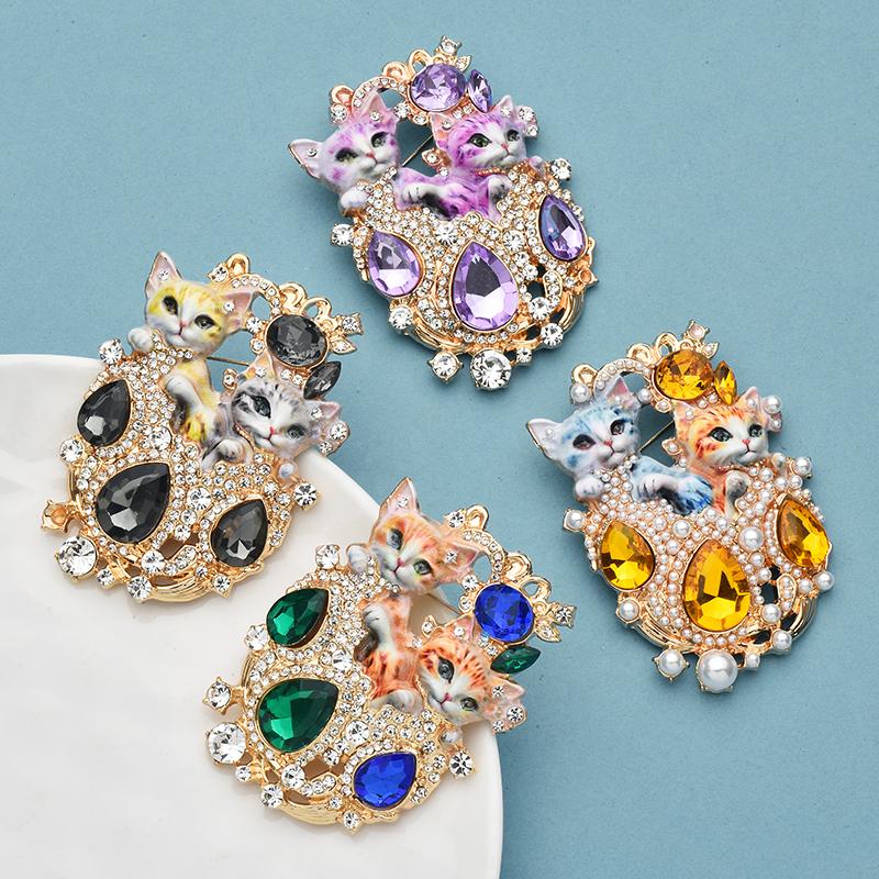 Lovely Cats Brooch Pins Enamel Royal Style Pets Lapel for Women's Clothes Badge Gifts