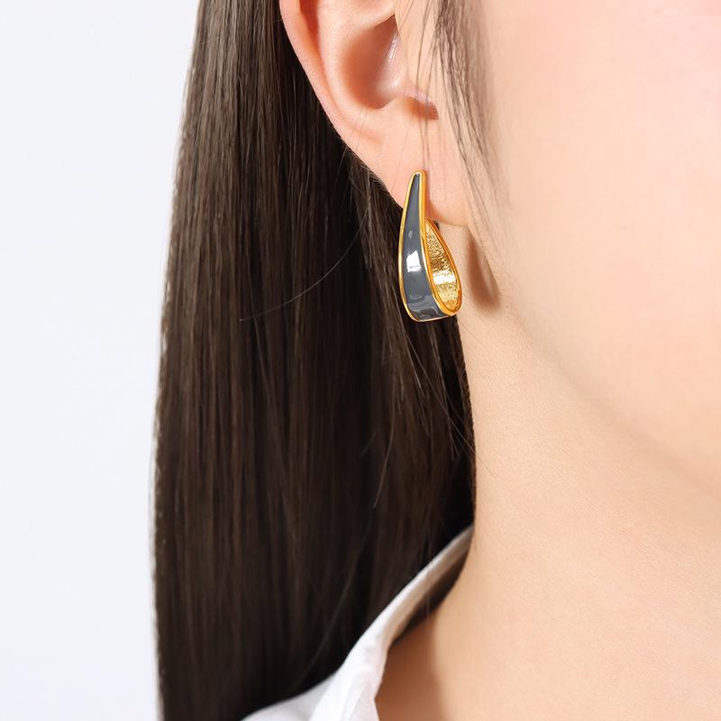 Korean Style Titanium Steel Earrings - Fashionable 18K Gold, Light Luxury Jewelry for Women, Colorfast Design