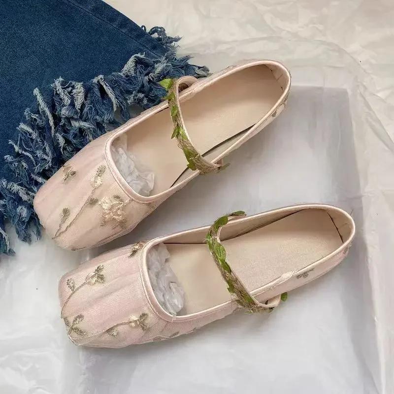 New Women's Shoes Square Head Women's Single Shoes Fashion Elegant Lightweight Flat Elegant Woven Embroidery Girls Shoes