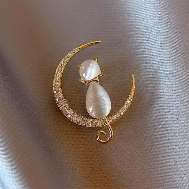 2025 Fashion Silver Moon Cat’s Eye Brooch - Women’s Niche Lapel Pin Accessory