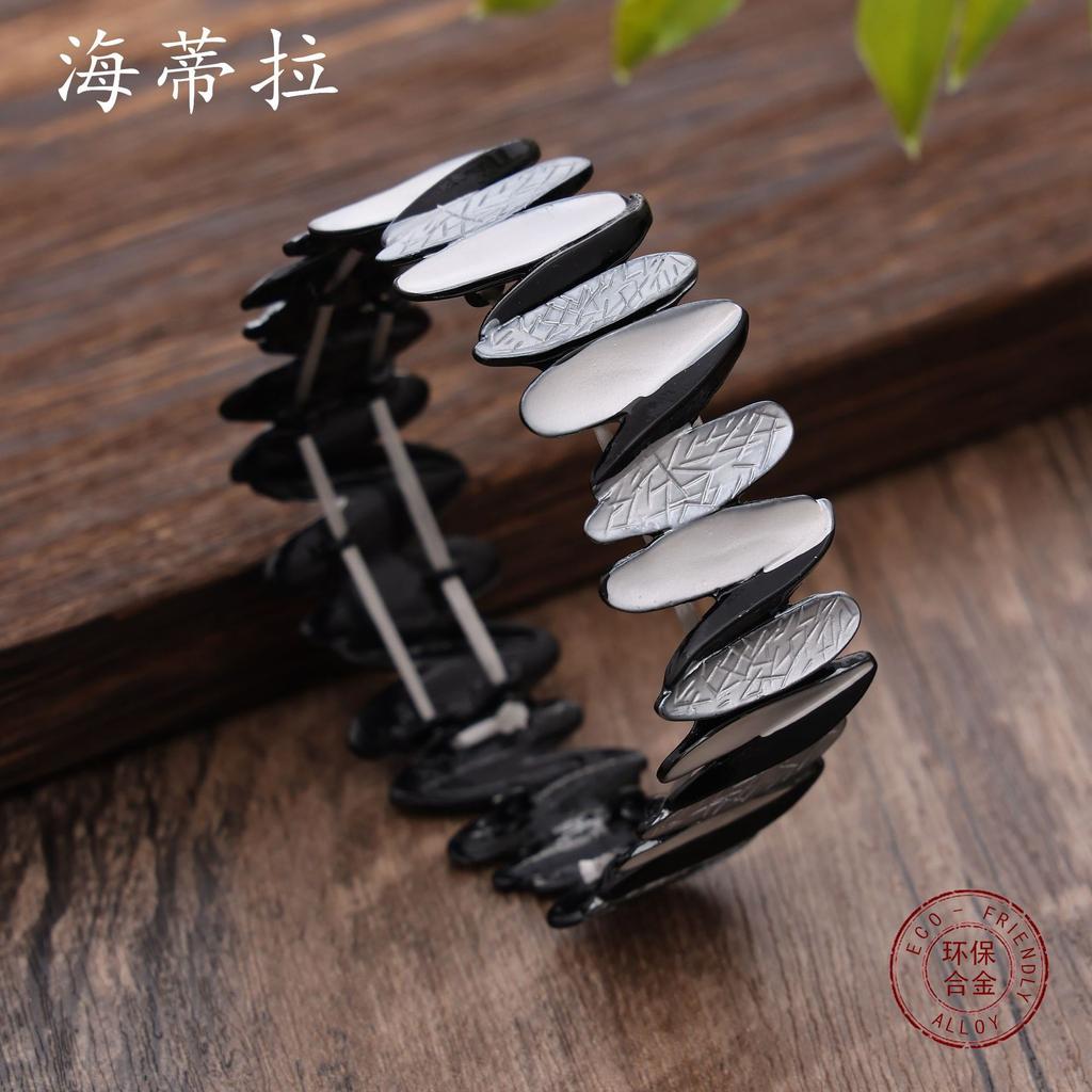 Color Painted Oil Geometric Leaf Elastic Bracelet Ladies Personality Gun Black Geometric Petal Bracelet