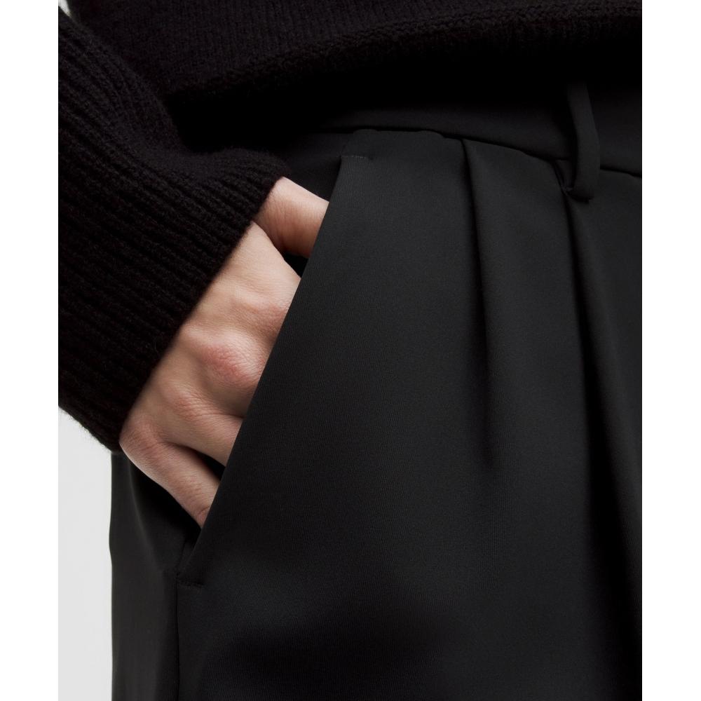Lullulemon Daydrift Pleated High-Rise Shorts 7Inch Blk