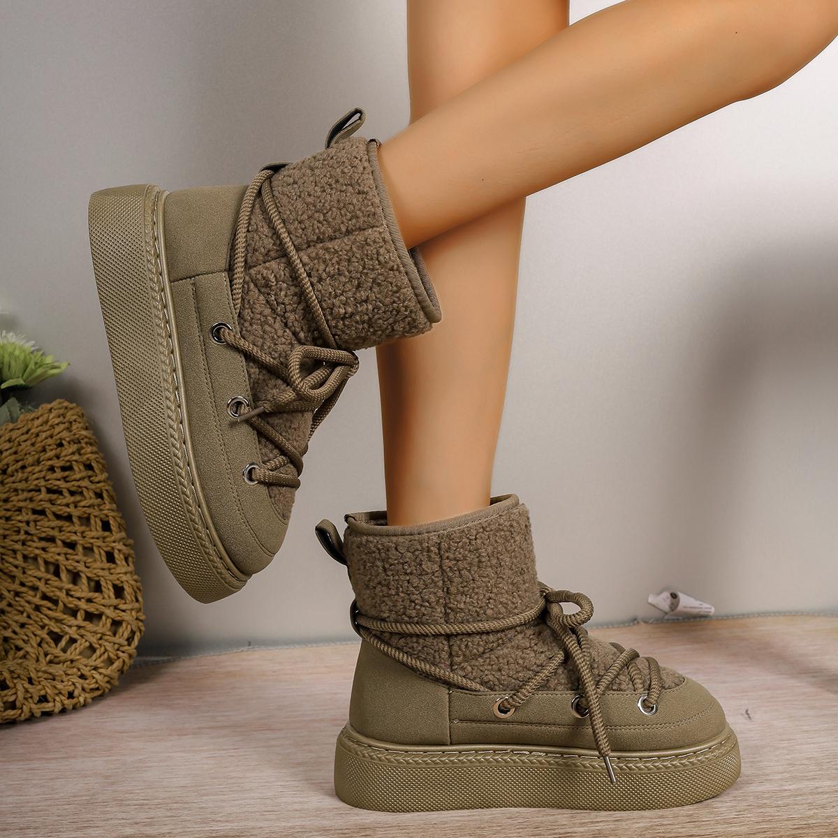 Замшевые женские ботильоны на плоской подошве — фото 4