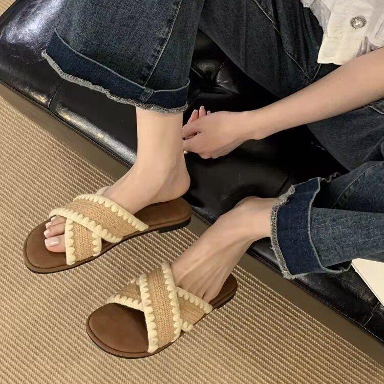 Ethno-Stil gewebte Zehensteg-Hausschuhe mit flachem Boden Damen Sommerbekleidung böhmisch Badeurlaub Strand-Sandalen Damen