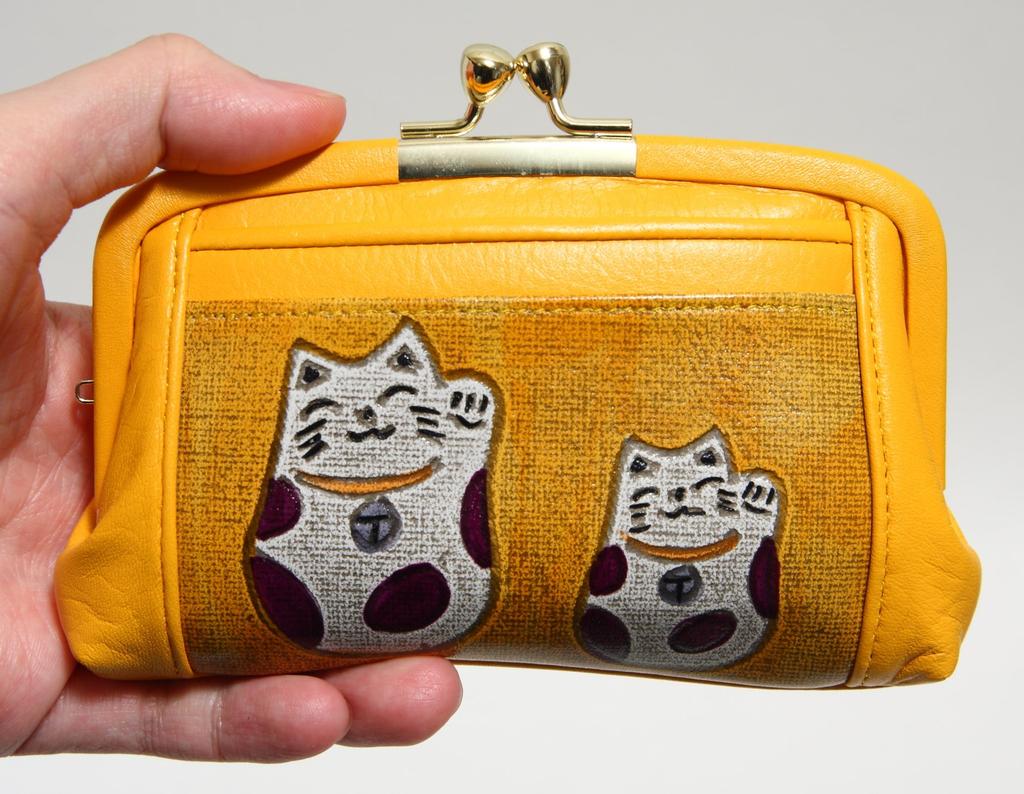 Hasegawa Maneki-neko (Lucky Cat) Wallet, Yodogawa Dyed, Archaic Dyed, Cowhide Leather, Clasp Purse, Made in Japan, Yellow