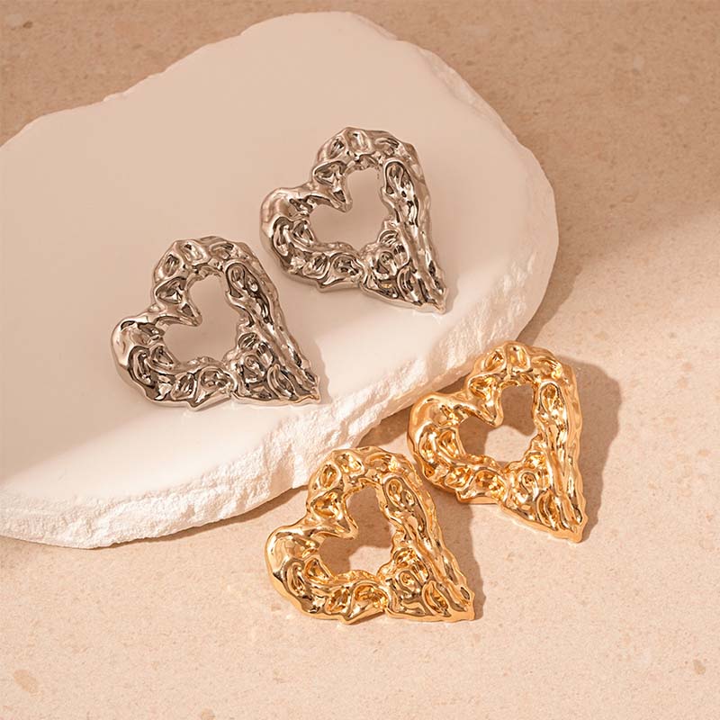 Vintage Metal Hollow Big Love Heart Stud Earrings for Women Classic Gold Irregular Textured Earrings Jewelry Gift