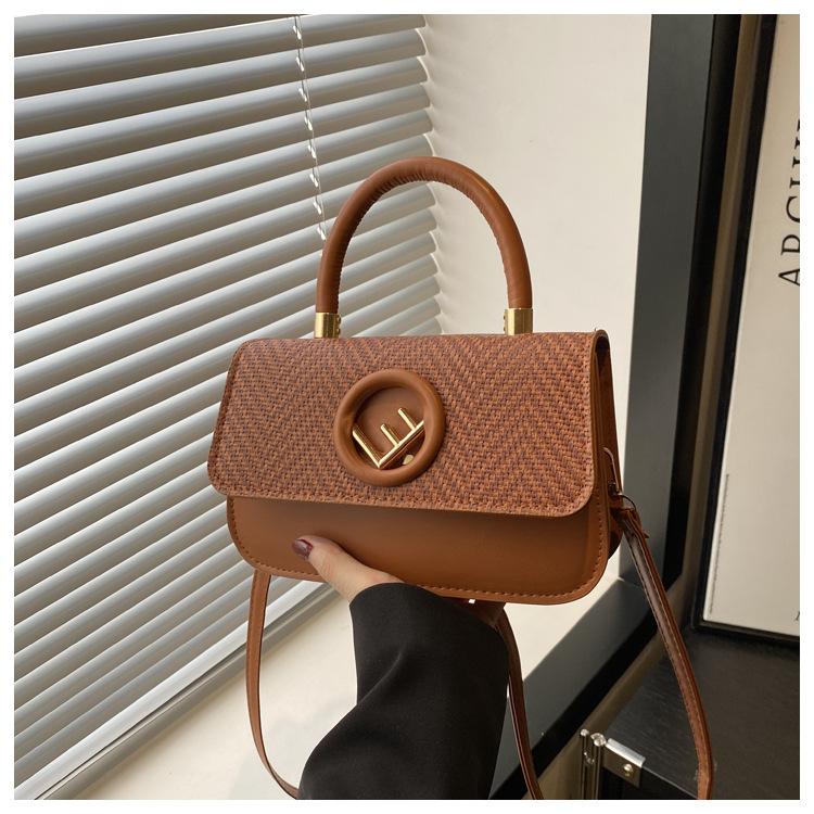 

Summer popular small square bag fashionable versatile women s bag 2025 contrasting color shoulder messenger bag portable small square bag коричневый