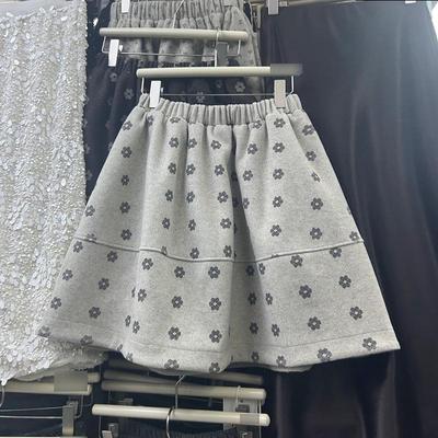 Autumn/Winter Plus Size Women's High-Waisted Woolen A-Line Floral Skirt with Five-Point Leggings