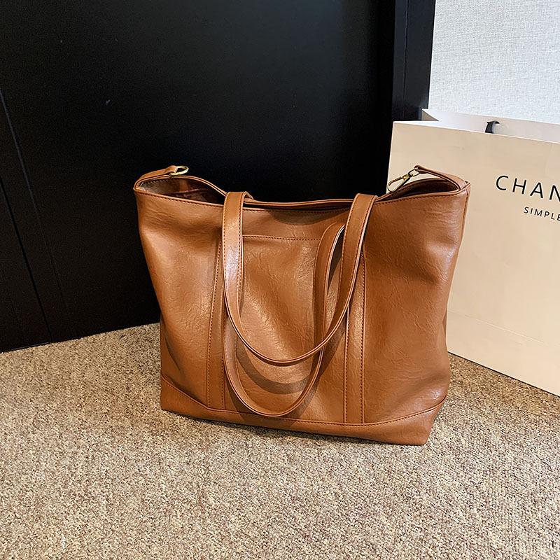 Retro bag women's large-capacity 2025 new autumn and winter versatile shoulder bag is popular this year, textured commuter tote bag