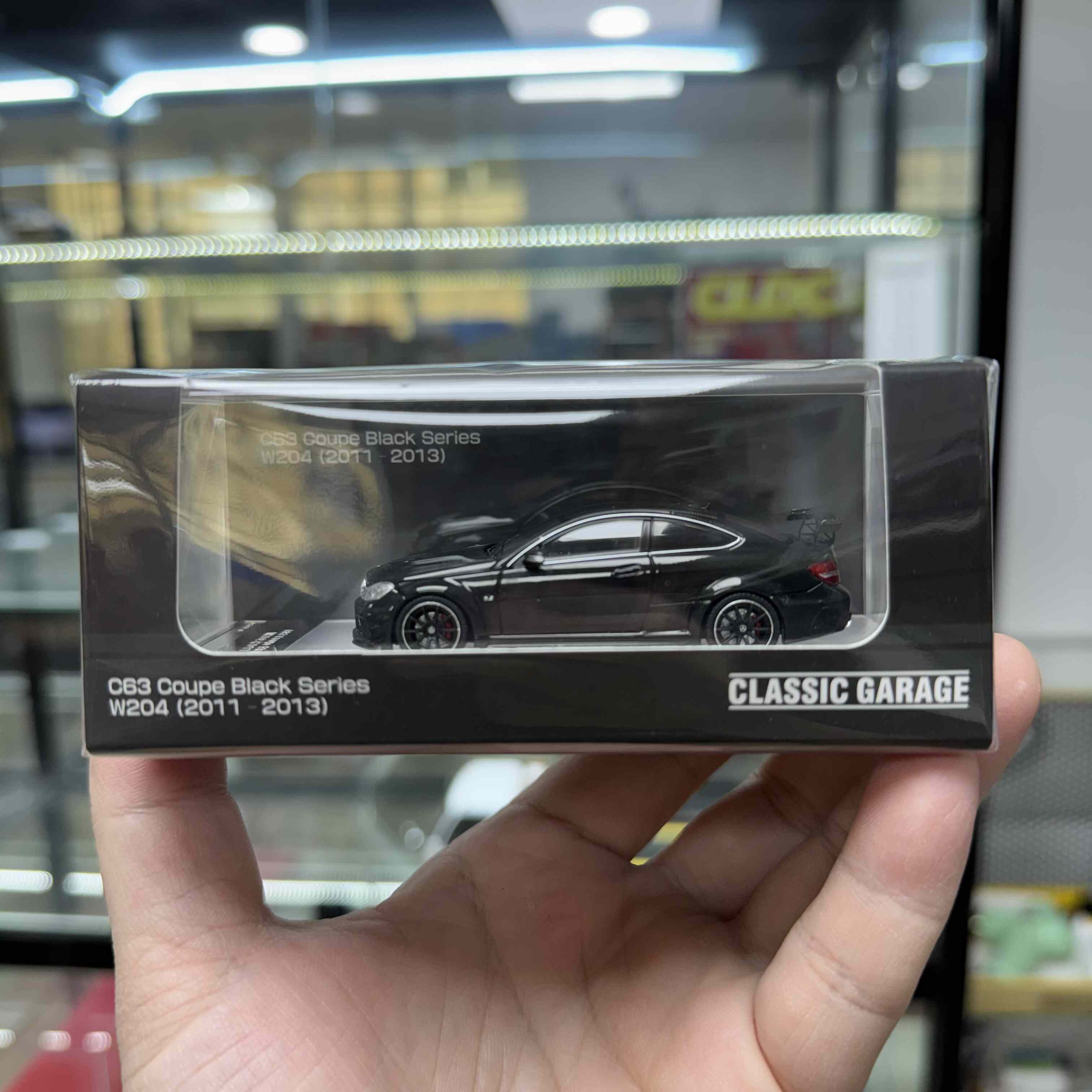Classic garage 1:64 Mercedes Benz C63 Coupe simulation die-casting alloy car model collection desktop ornament boy toy