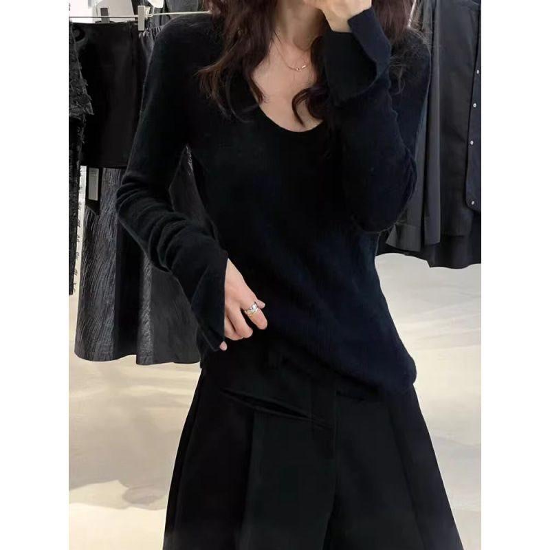 Korean-Style Gray Knit Slim-Fit Women's Long Sleeve Low Neck Top for Early Spring
