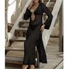 Ein neues und modisches durchbrochenes Strandkleid, einfarbige langärmlige Sonnenschutzkleidung und ein sexy gestricktes Kleid mit Seitenschlitz