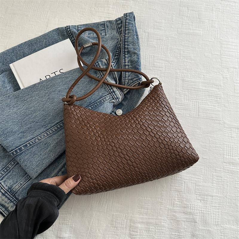 Vintage Chic Underarm Bag Female 2024 New Spring Personality Tote Bag Small Niche Crossbody Shoulder Bag