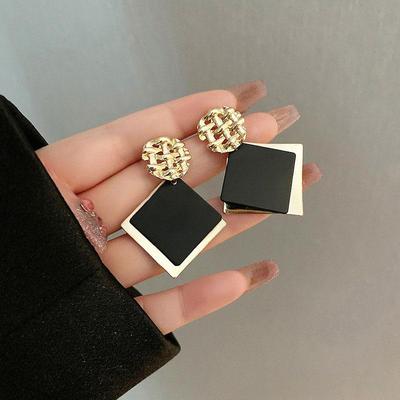 Neue Retro Goldfarbene Gitter Hängeohrringe Hohl Geometrisch Oben Schwarzes Quadratisches Stück Anhänger Damen Hängeohrringe brincos