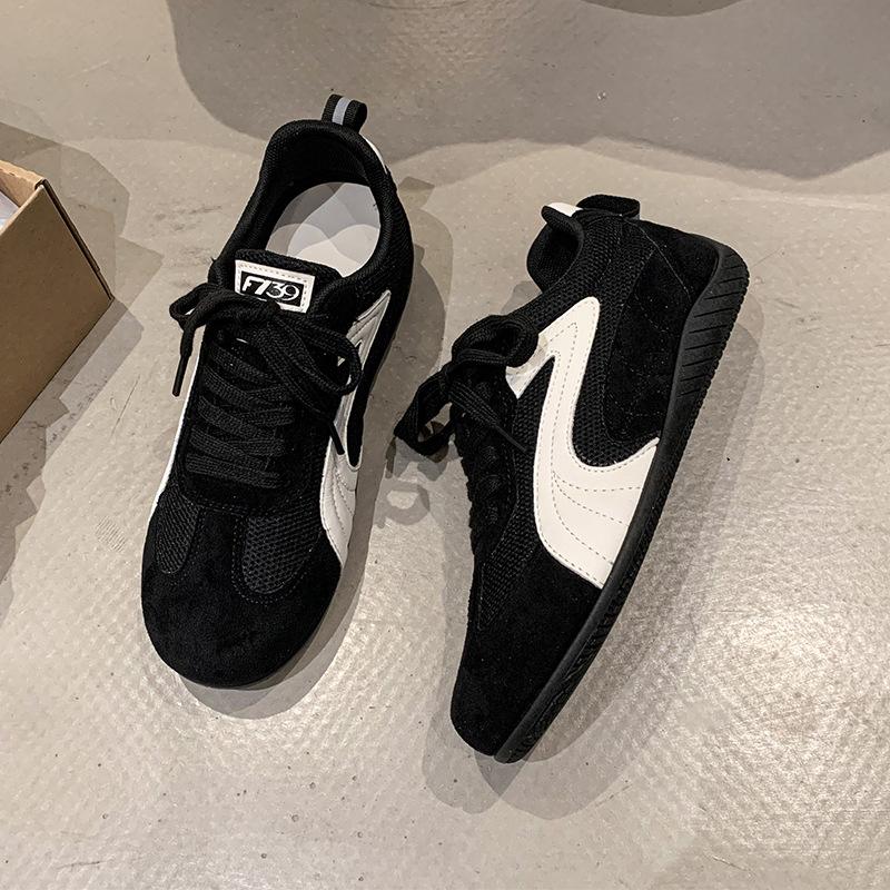 Rote deutsche Trainingsschuhe Damen Sommer atmungsaktives Mesh 2025 neue Damenschuhe beliebt Freizeit Sport flachsohlig vielseitige Board-Schuhe