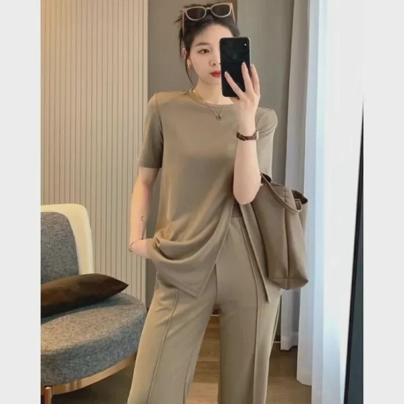 Sommer-Hosenanzug aus Eisseide mit weitem Bein im koreanischen Stil für Damen – lockeres, trendiges Design in großer Größe mit geschlitztem Kurzarmoberteil.