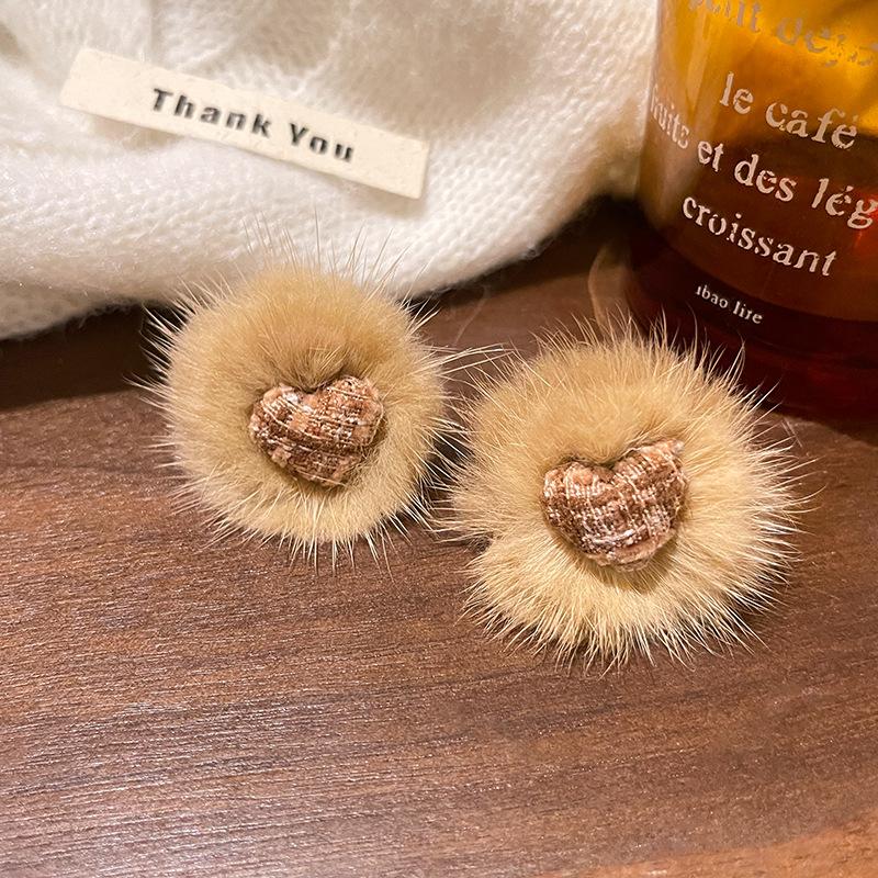 

Супер Бессмертный Универсальный Темперамент Волосатый Персик Сердце Волос Шар Серьги Для Женщин 1 pair