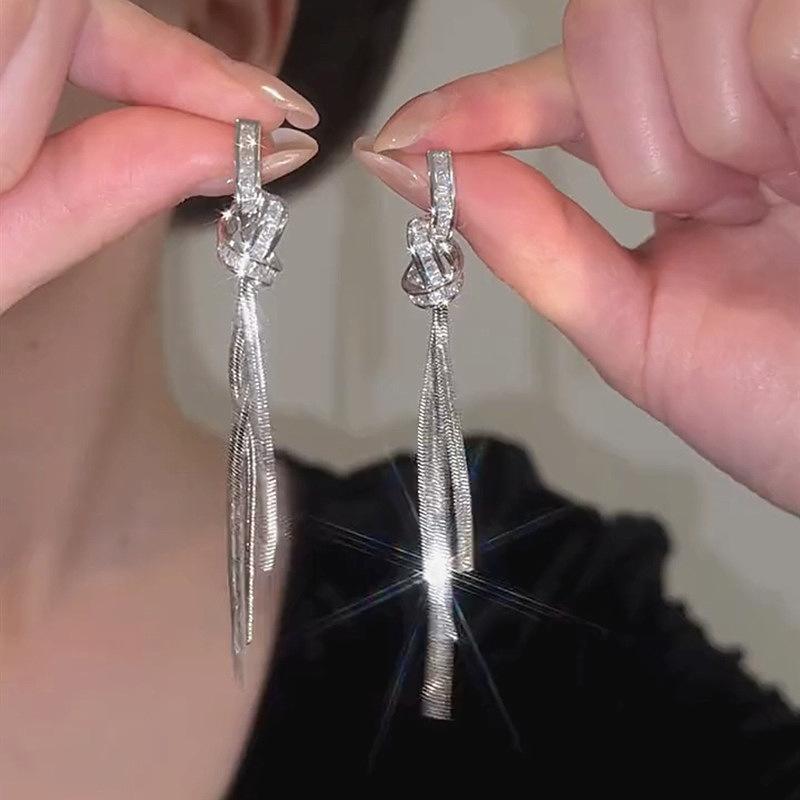 

111 Silver Needle Fashion Zircon Bow Fringed Earrings Women s Niche Design Face Thin Earrings Cold Wind Earrings 925 silver needle