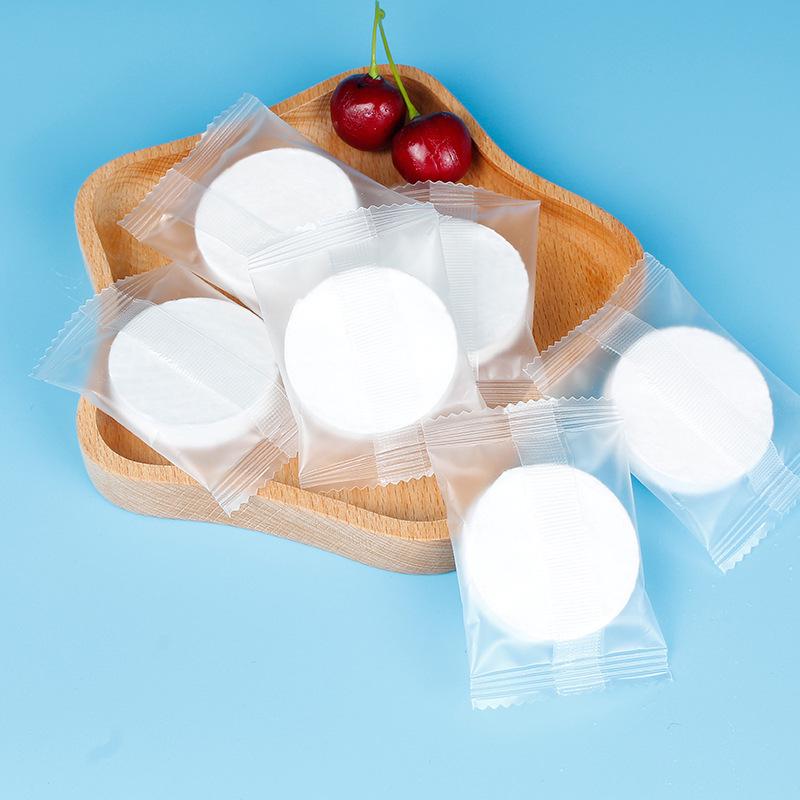 Extra-Large & Thick Compressed Facial Cleansing Towel - Disposable & Travel-Friendly, 4cm Diameter