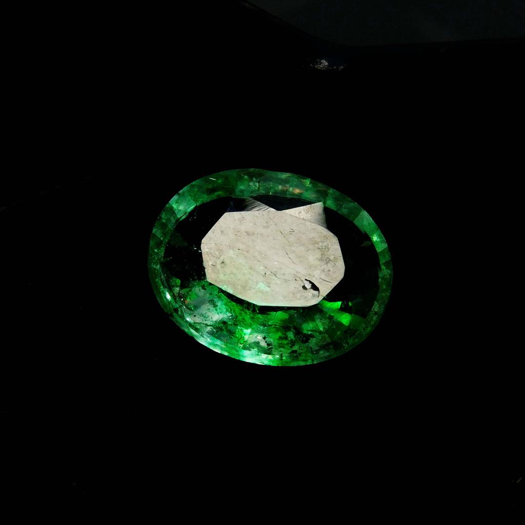 Natural Green Emerald Loose Gemstone Colombian 6.35 ct Oval Cut for Jewelry Making and Crafts