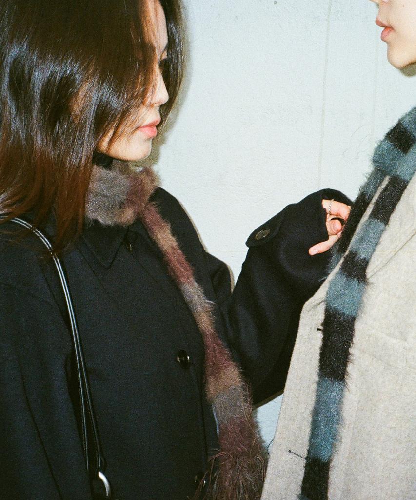 IUGAMAKARAS Striped Hairy Skinny Muffler (Brown)