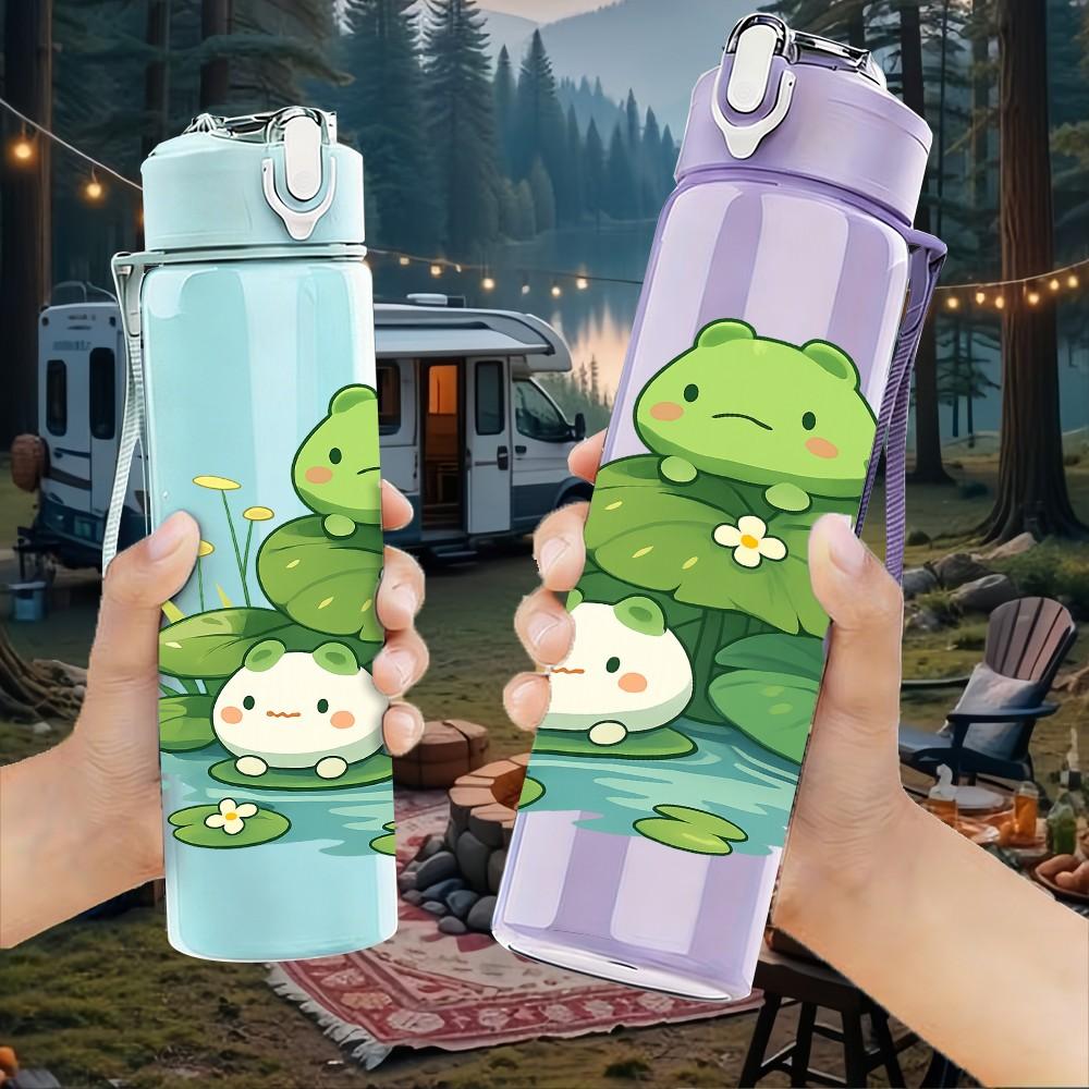 1PC Lotus Pond Frogs 750ml Color Plastic Sports Water Bottle Leakproof Flip Straw Lid Suitable for Sports Office Home Use