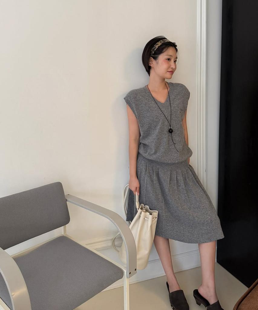 Sinun Wool-Blend Pleated Knit Dress (Grey)