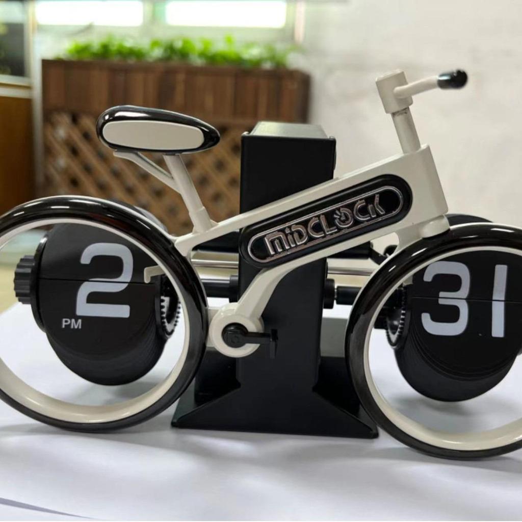 MiaoKe Retro Automatic Walnut Flip Clock: Simple Desktop Decor