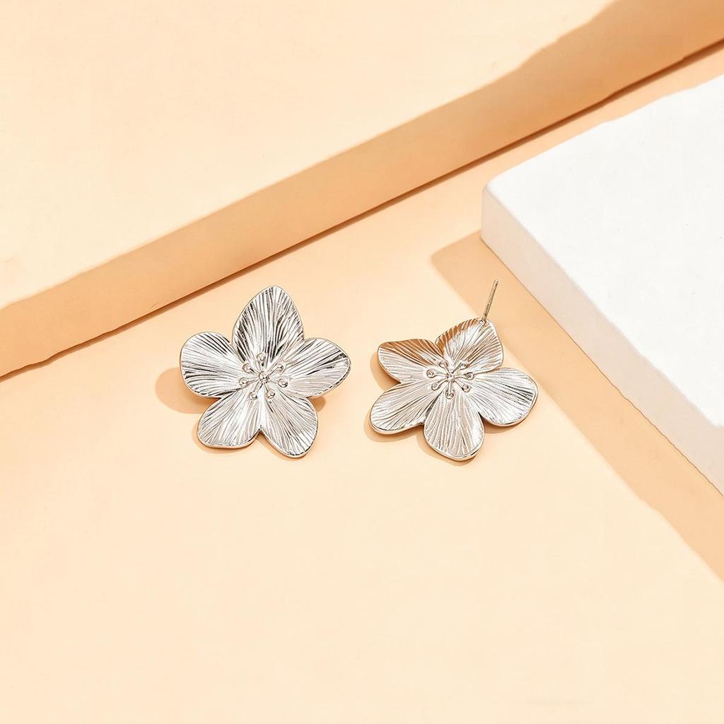 Elegant Versatile Large Camellia 18K Gold-Plated Stainless Steel Flower Stud Earrings for Women