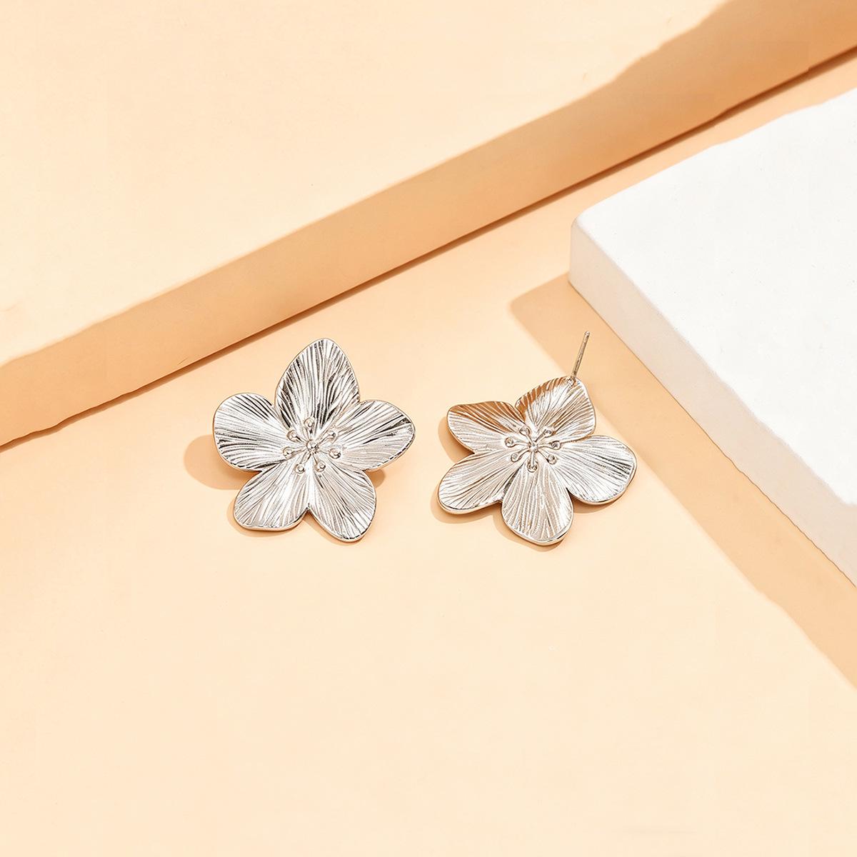Elegant Versatile Large Camellia 18K Gold-Plated Stainless Steel Flower Stud Earrings for Women