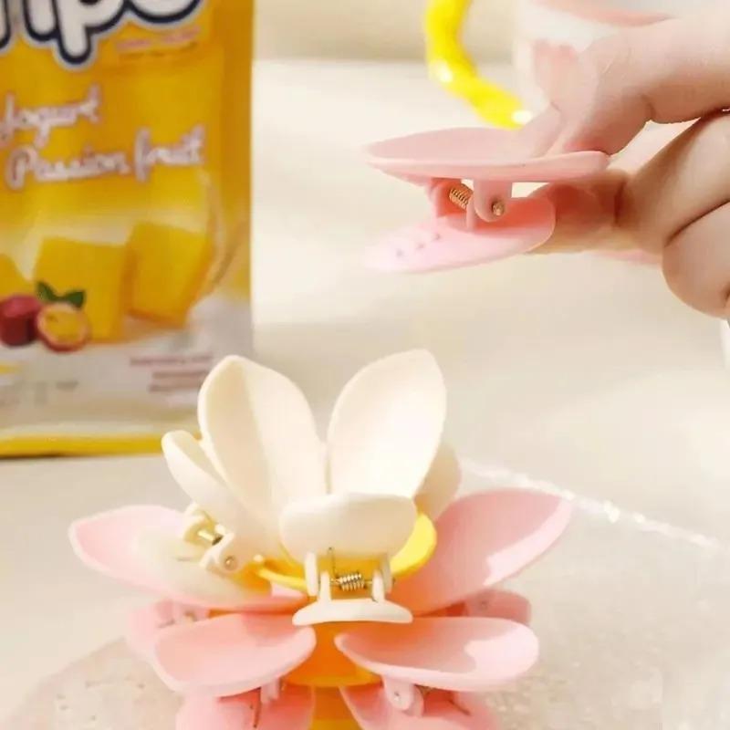 Double-Layer Sealing Clips for Kitchen Use, 3D Lotus/Cherry Blossom Design Refrigerator Magnets for Moisture-Proof Bag Sealing