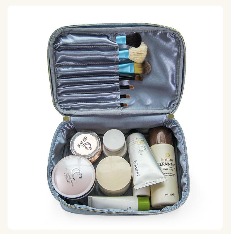 2022 New Fashion Flannel Makeup Bag Portable Portable Cosmetic Storage Bag Large Capacity Travel Cosmetic Case